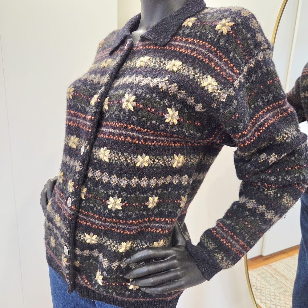 Vintage TWIK Shetland Wool Cardigan – Floral Stripe Pattern – Hong Kong size M - Picture 2 of 14